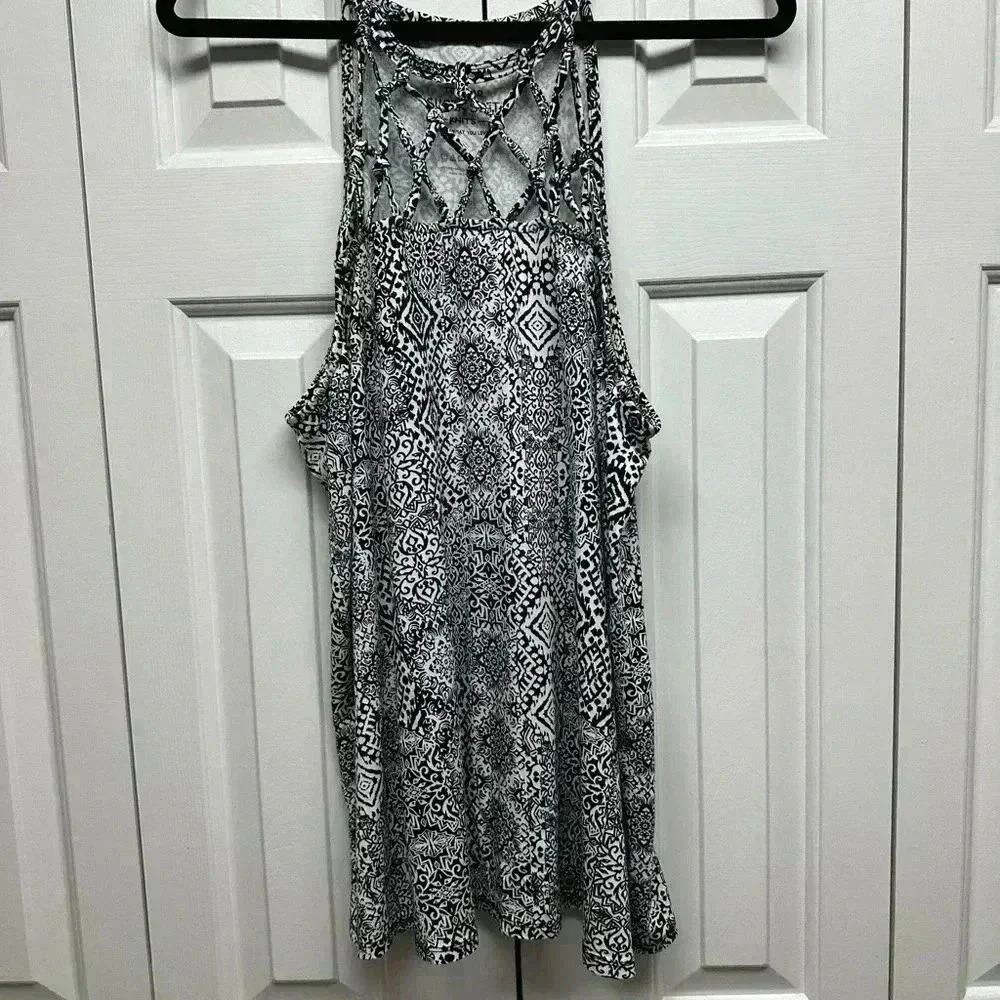 Torrid Black and White Printed Lace-Back Tank Top